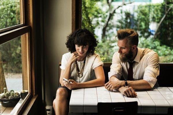 Pahami 7 Hal Ini sebelum Menjalin Hubungan dengan Teman Sekantor