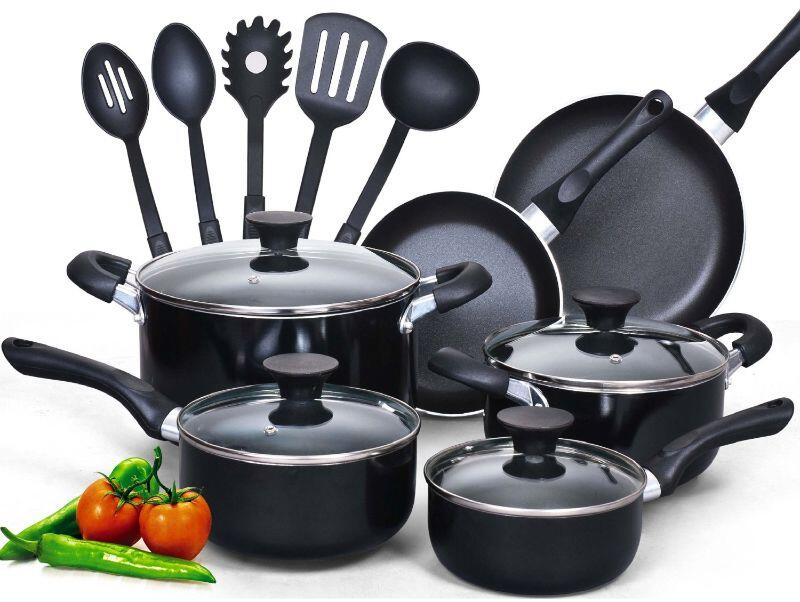 Duh, 7 Peralatan Makan Sehari-hari Ini Bisa Membuatmu Sakit Lho!