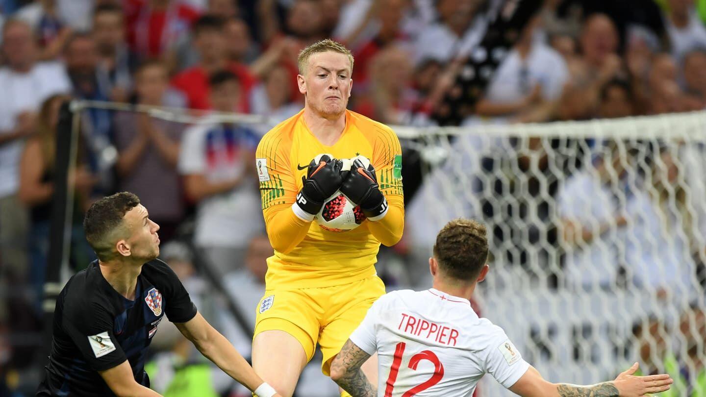 FOTO: Inggris Memang Pulang, Tapi Tidak Bersama Sepak Bola