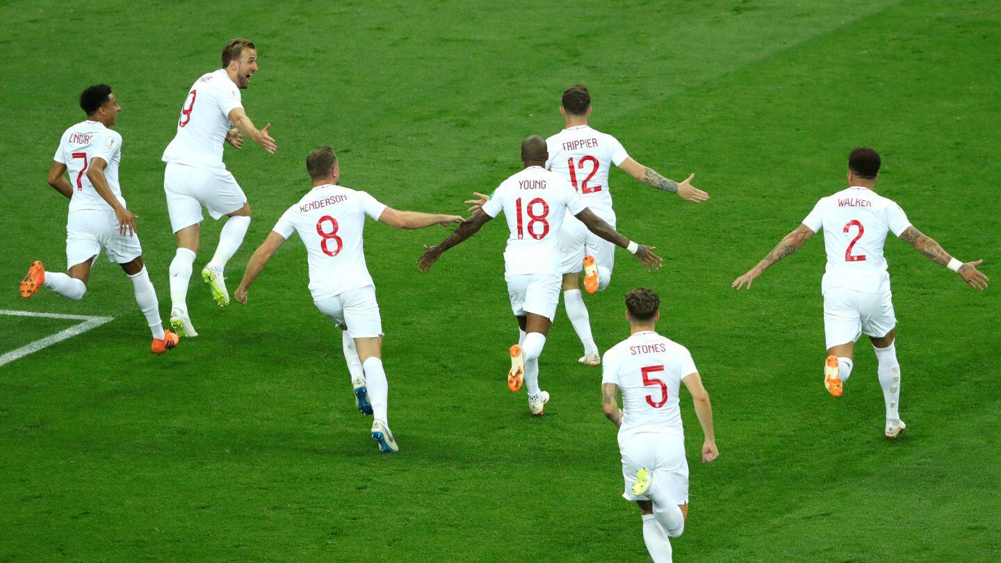 FOTO: Inggris Memang Pulang, Tapi Tidak Bersama Sepak Bola