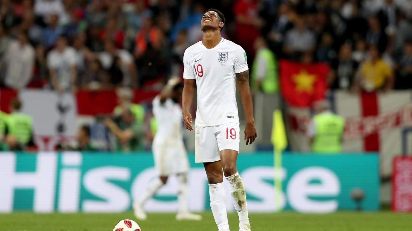 FOTO: Inggris Memang Pulang, Tapi Tidak Bersama Sepak Bola