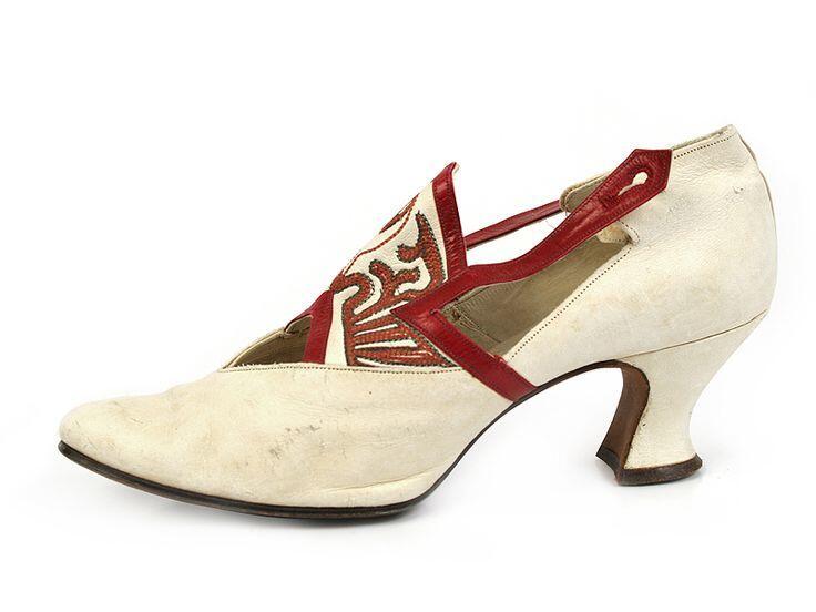 30 Jenis Sepatu Wanita yang Wajib Kamu Tahu, Sudah Punya Berapa?