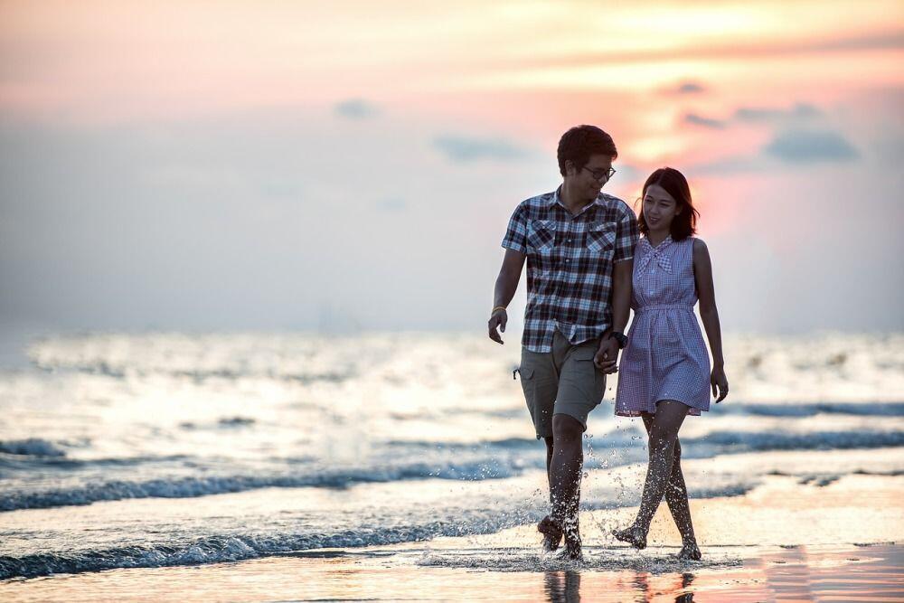 5 Cara Ampuh Menarik Perhatian Cowok Berkarakter Cuek, Catat Girls!
