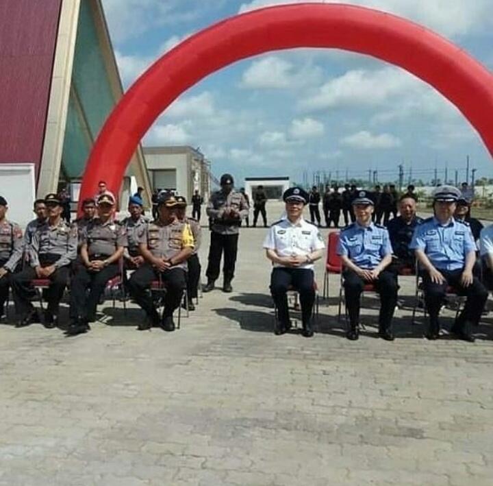 Kapolres Ketapang Kaget Polisi Tiongkok Sodorkan Plakat Kerjasama