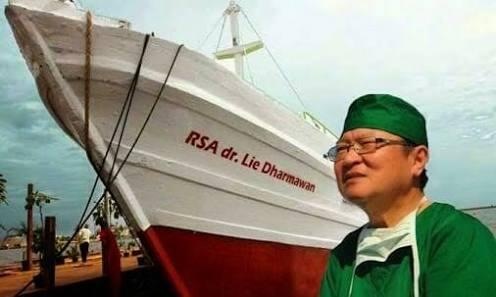 Kisah Dokter-Dokter Berhati Mulia Ini Ditangisi Banyak Orang Karena Kebaikannya
