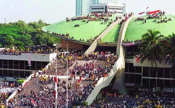 Perjuangan Mahasiswa Era 90 VS Mahasiswa Milenial 2k+