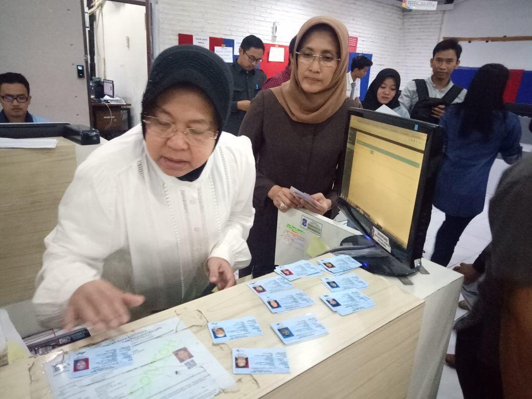 Ribuan e-KTP Surabaya Belum Tercetak, Software Kemendagri Malah Rusak