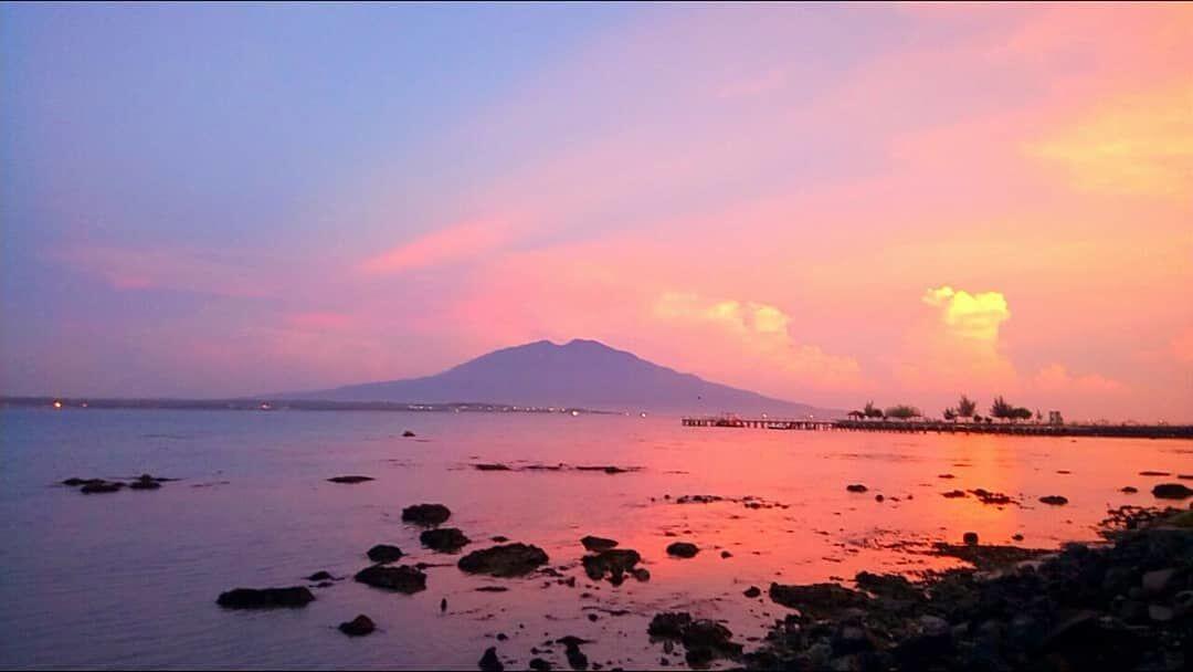 Berstatus Waspada, Ini 10 Potret Pesona Keindahan Gunung Krakatau