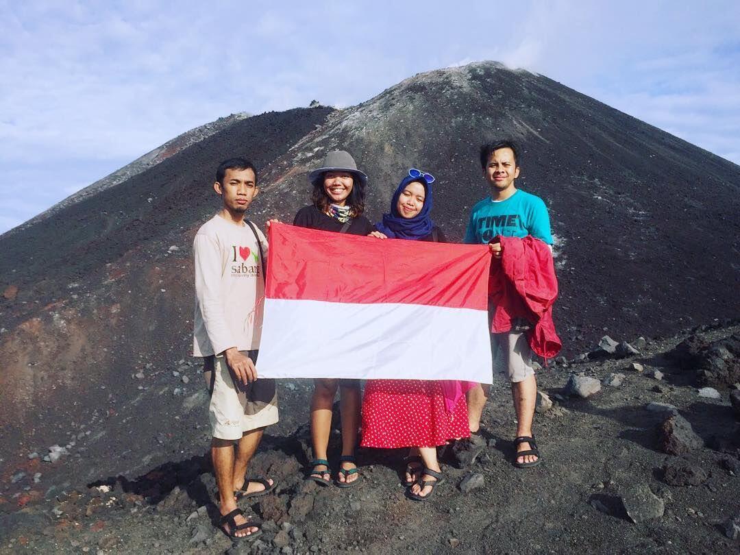 Berstatus Waspada, Ini 10 Potret Pesona Keindahan Gunung Krakatau