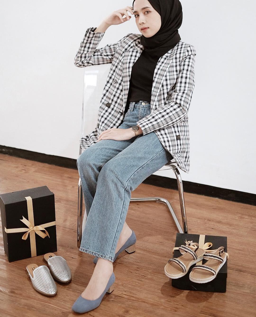 10 Gaya Outerwear ala Selebgram Rizky Amelia, Sederhana tapi Keren!
