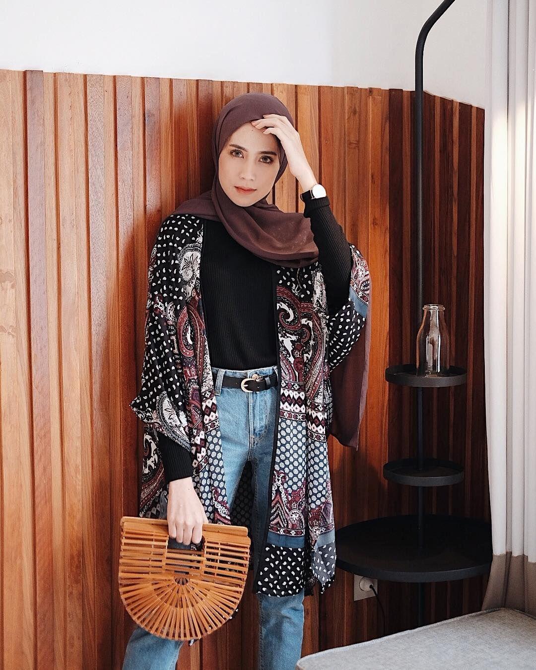 10 Gaya Outerwear ala Selebgram Rizky Amelia, Sederhana tapi Keren!