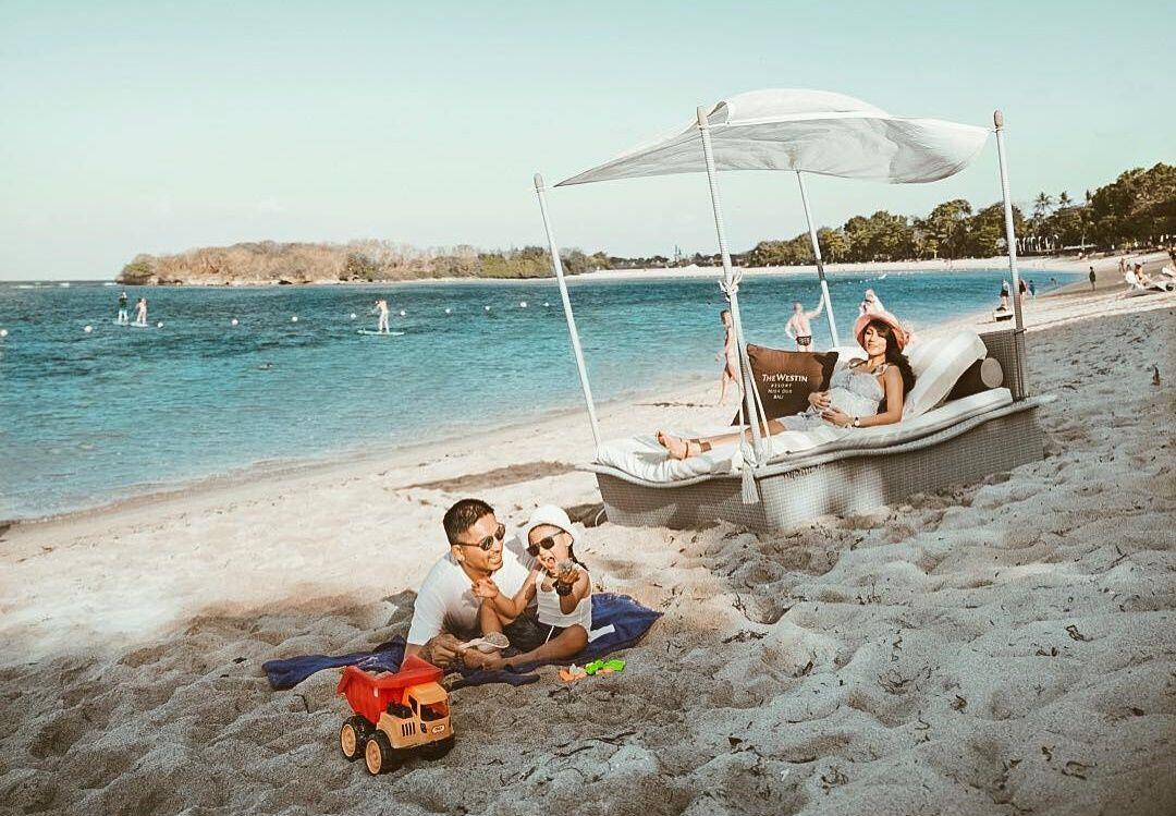 Babymoon Sekaligus Liburan, 10 Potret Seru Keluarga Ryan Delon di Bali