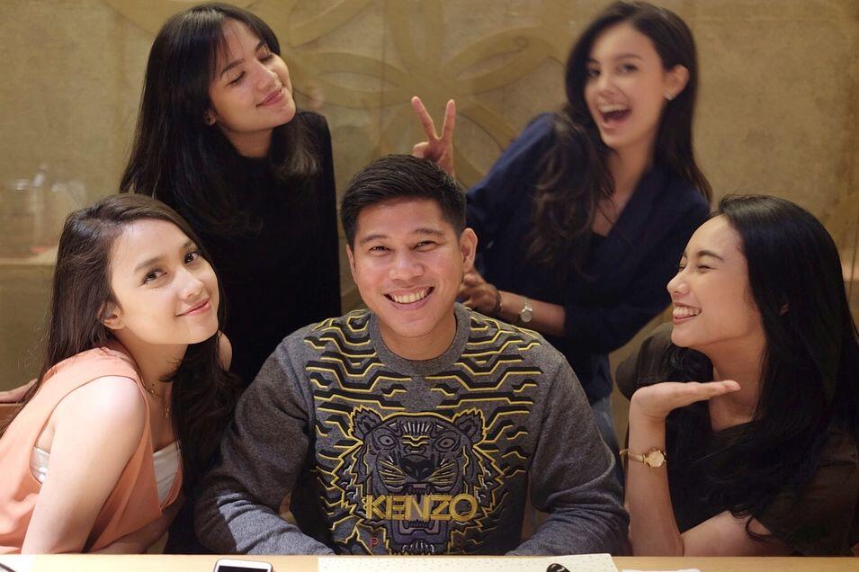 10 Pesona Shabrina Ayu R, Presenter Bola Penakluk Hati Ryuji Utomo
