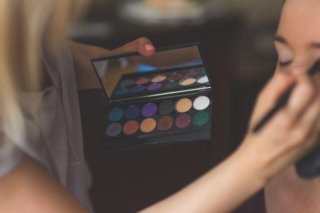 Daripada Dibuang, 5 Item Kosmetik Ini Bisa Dialihfungsikan Kegunaannya