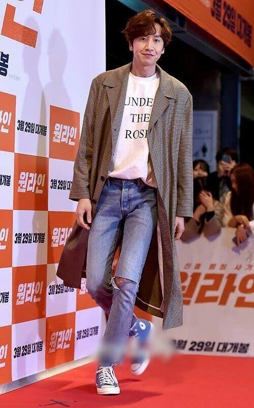 8 Inspirasi Gaya Kasual ala Lee Kwang Soo, Pas Buat Cowok Jangkung!