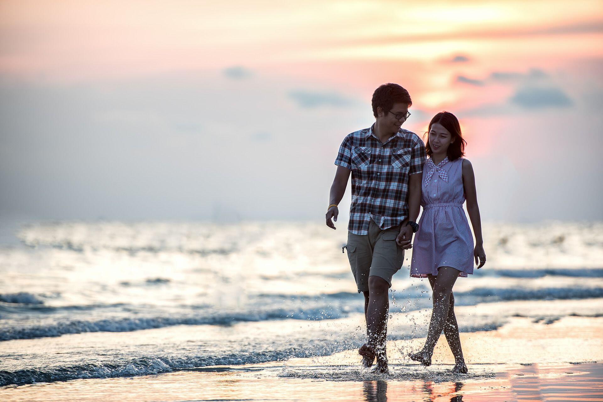 Pasangan Kurang Romantis? Lakukan 6 Trik Ini Untuk Memancingnya!