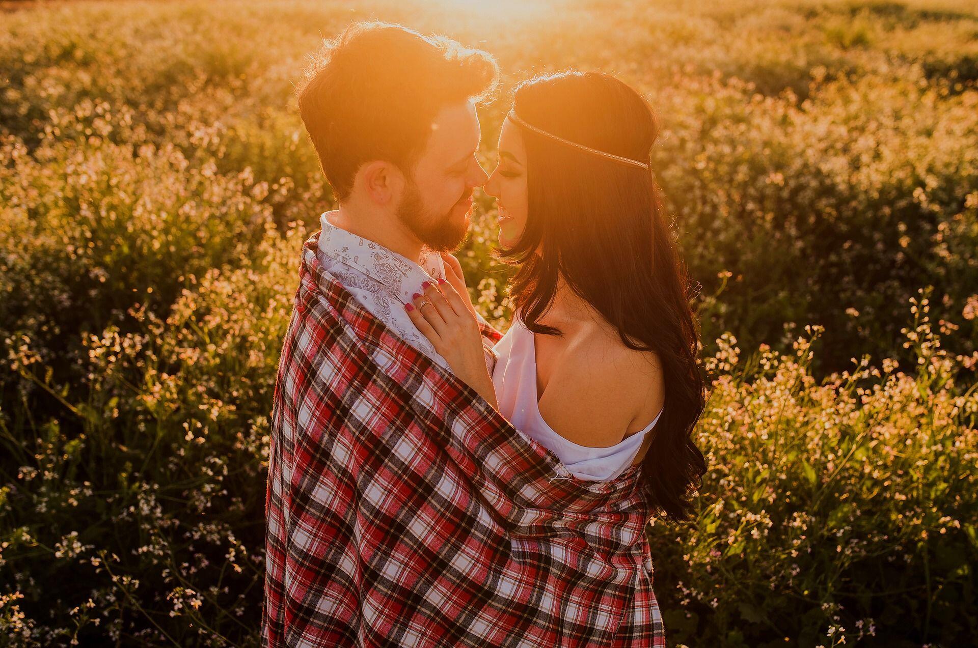 Pasangan Kurang Romantis? Lakukan 6 Trik Ini Untuk Memancingnya!