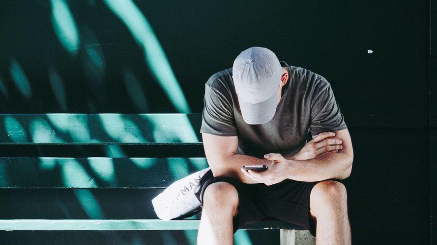6 Perilaku di Sosial Media yang Pasti Kamu Lakukan Saat Punya Gebetan