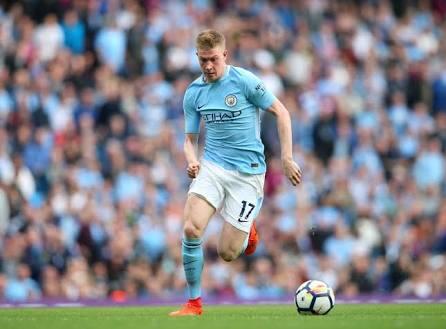 Mengapa Pemain Sepak Bola Meludahkan Minumannya? Ini Penjelasannya