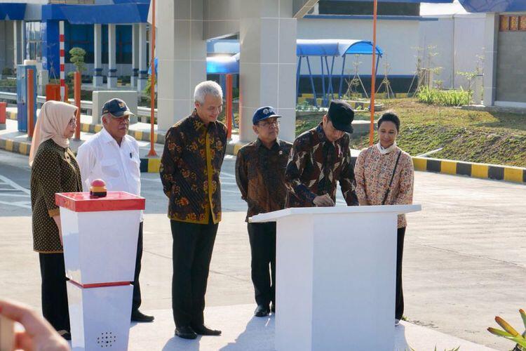 Jokowi: &quot;Rest Area&quot; Jalan Tol Harus Diisi UMKM