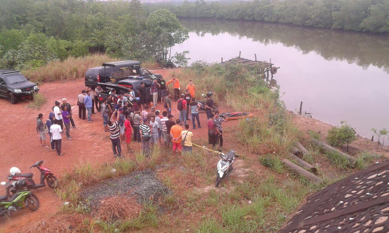 Sosok Mayat Mengambang Dibawah Jembatan Dompak - Tanjungpinang