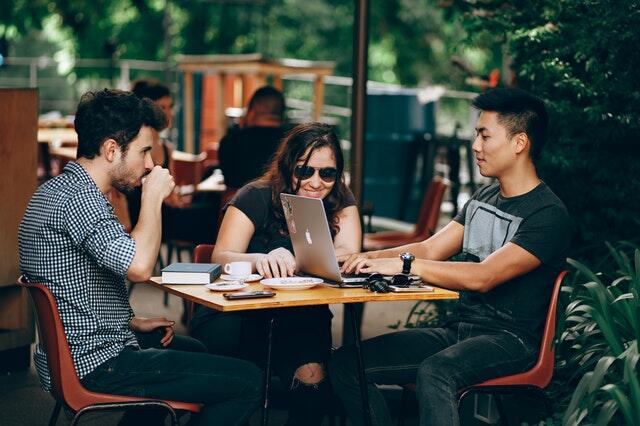 Starbuck, KFC, McDonald Menjadi Gaya Hidup Sekarang