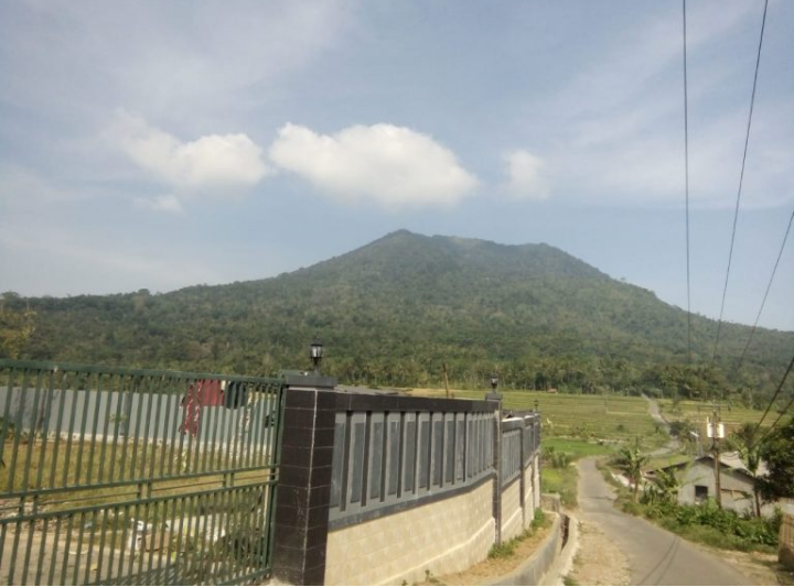 Gunung Pulosari alami Retak, Warga Diminta Waspada