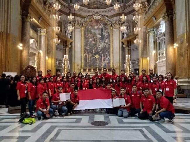 Membanggakan! Paduan Suara Indonesia Juara Kompetisi di Italia