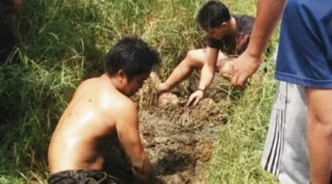 Tewas Tersengat Listrik, Pria Ini Hidup Lagi Setelah Dikubur Lumpur