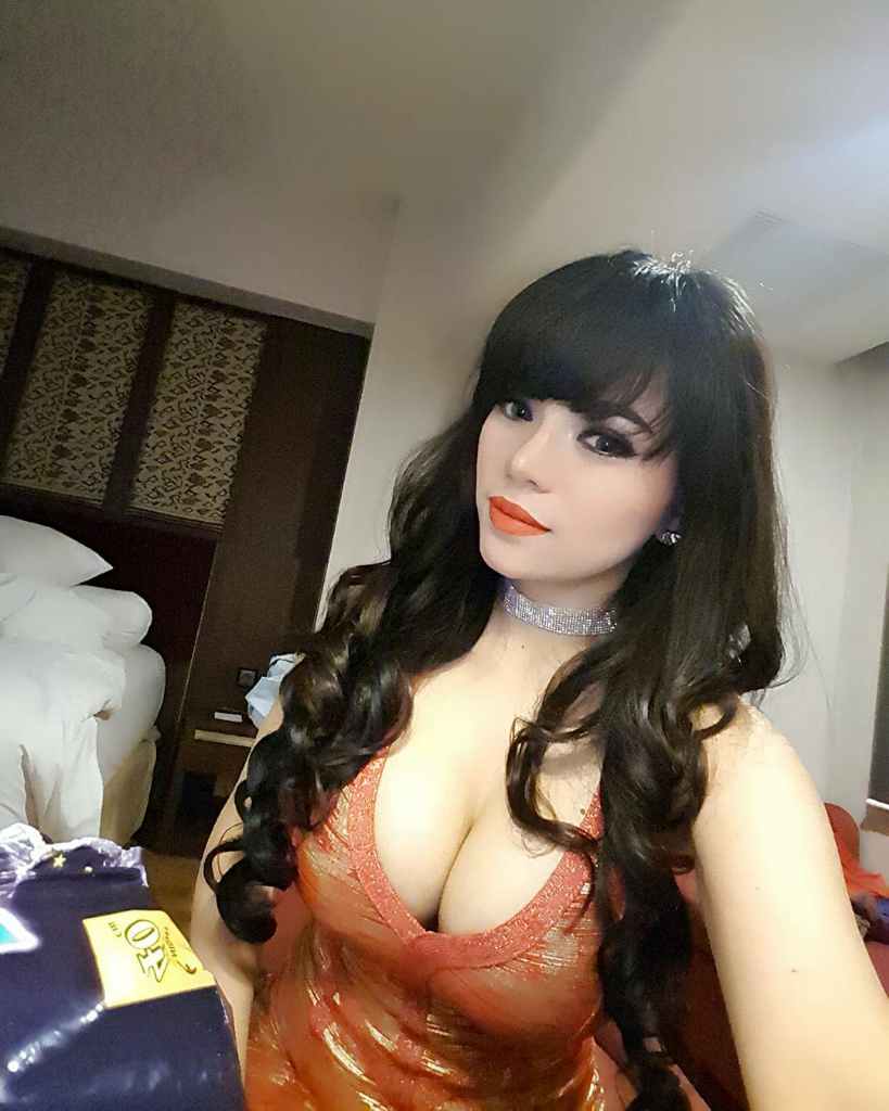
Demi Nazar, Dinar Candy Buka Baju sampai Pemuda Ini Ngepel Jalan sampai Koramil