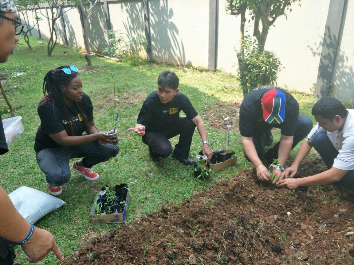 Dubes Afrika Selatan Peringati Kelahiran Mandela di Panti Dinsos