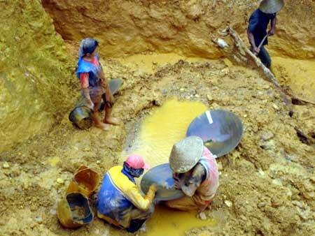 4 Daerah di Indonesia ini gunungnya mengandung emas
