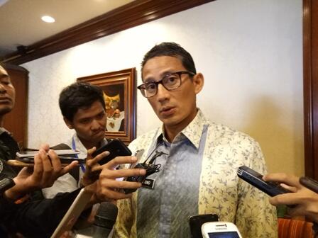 Jelang Asian Games, Kali Item Ditutupi Kain dan Tanaman Hias