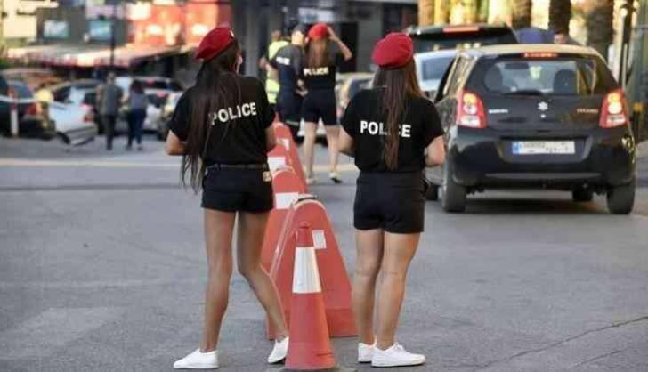 Polisi Wanita di Kota Ini Diharuskan Pakai Celana Pendek yang Seksi..UNCH!~