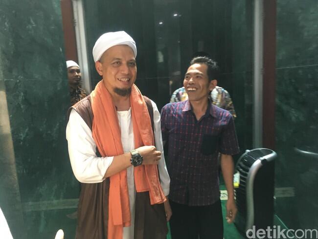 Ceramah di Masjid Balkot, Arifin Ilham Bersyukur Gubernur DKI Muslim