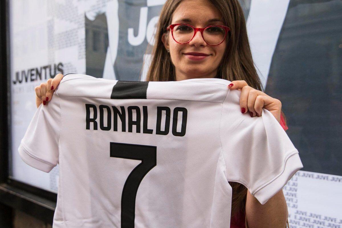 Mau Punya Jersey Juventus Milik CR7? Nih Daftar Harganya!