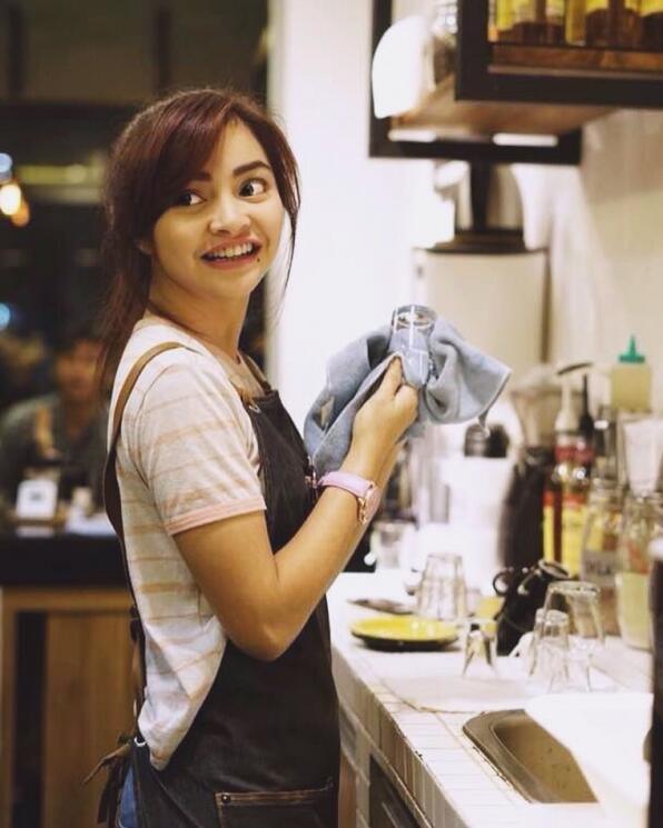 Pesona 5 Barista Cantik, Ahli Racik Kopi dari Indonesia