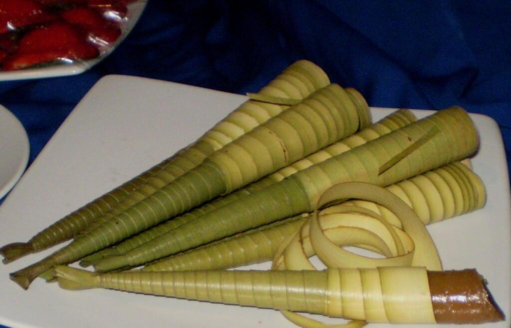 Clorot.. Kue Tradisional Langka Yang Unik