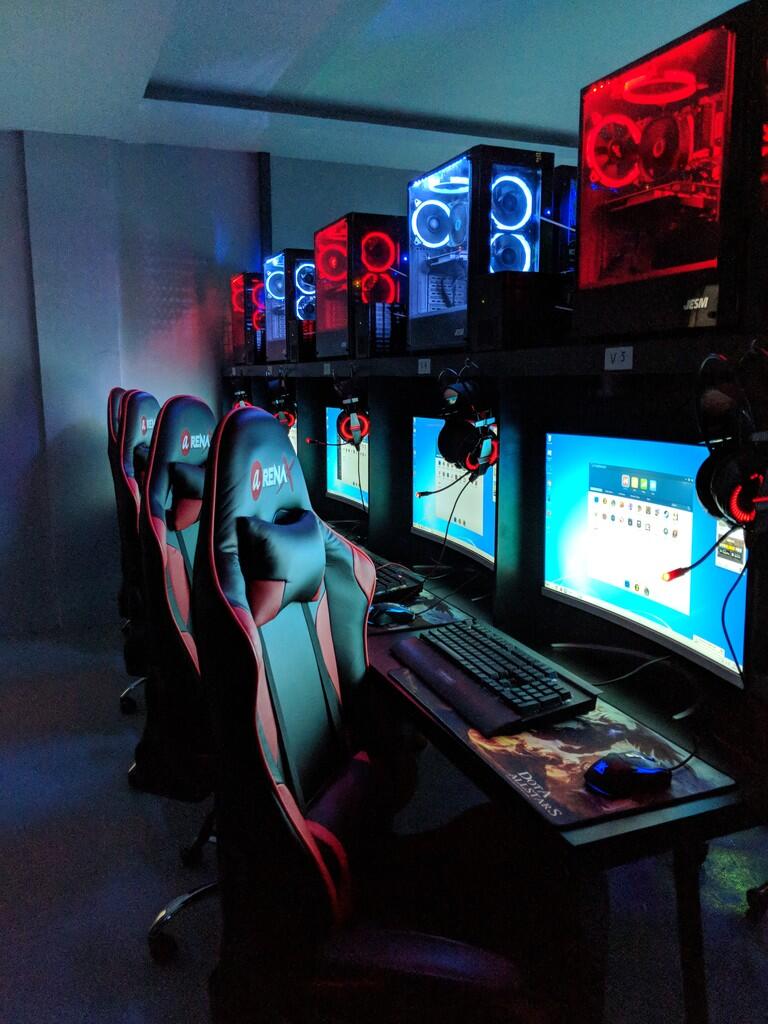PLAYGROUND ESPORT CENTRE REGIONAL BATAM