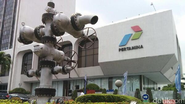 Ingin Pertamina Selamat? Jokowi Harus Naikkan Harga Premium dan Solar