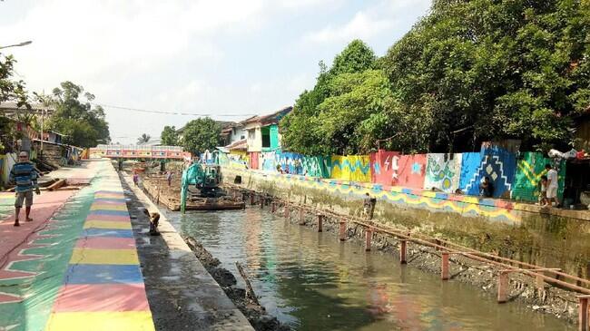 Kali Item di Jakarta Dipasang Waring ,Bagaimana di Palembang?