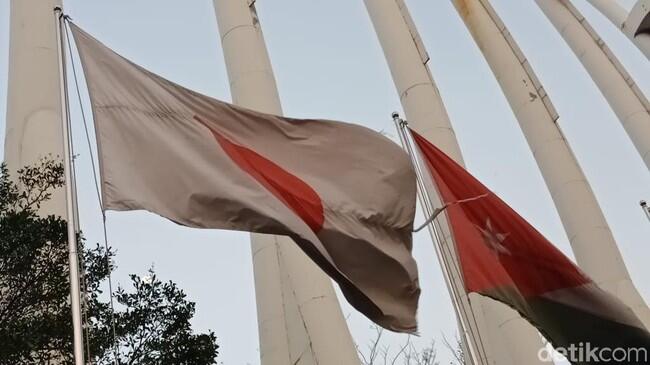 Duh, Bendera Asian Games di Kemayoran Dekil