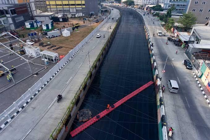 Sungai/Kali Di Jakarta Itu Harusnya Dibersihkan Bukan Di Tutupi