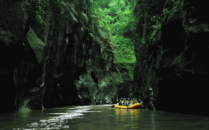 11 Tempat Rafting Terbaik di Indonesia, memacu Adrenalinmu ?