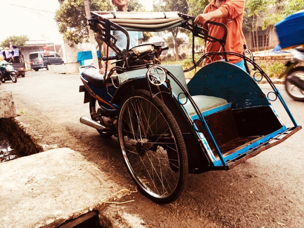 “Mas Gendut”, #PahlawanSekitarKita Yang Padukan Becak &amp; Sepeda Motor