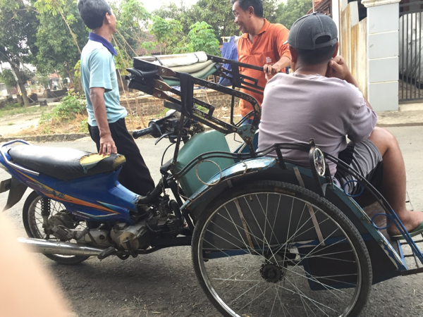 “Mas Gendut”, #PahlawanSekitarKita Yang Padukan Becak &amp; Sepeda Motor