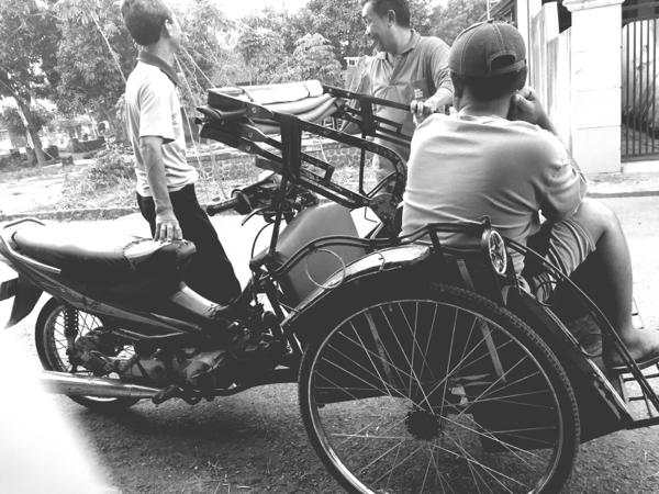 “Mas Gendut”, #PahlawanSekitarKita Yang Padukan Becak &amp; Sepeda Motor