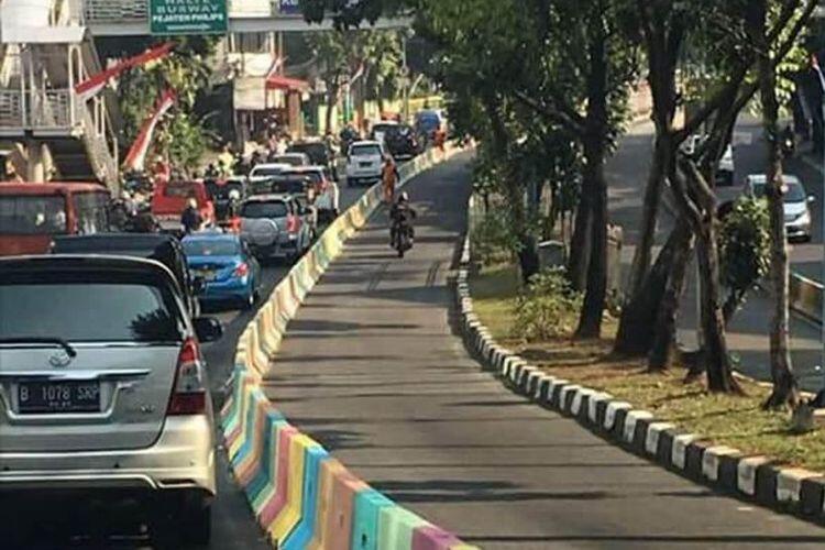 Separator Jalan Dibuat Warna-warni, Bagaimana Aturannya?