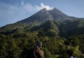 'Sosok Pendaki' Di Gunung Merapi