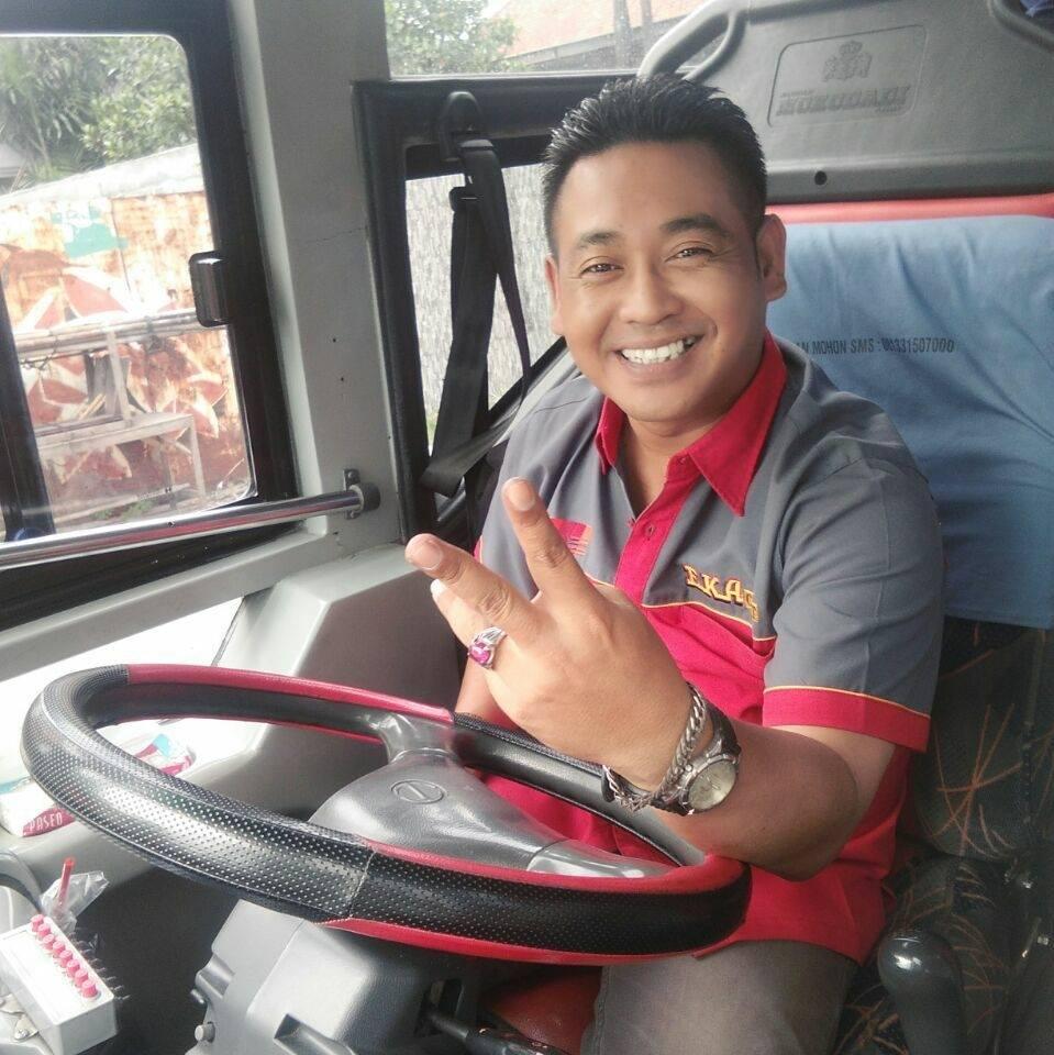 Para Driver Bus Yang Terkenal Ngebutnya